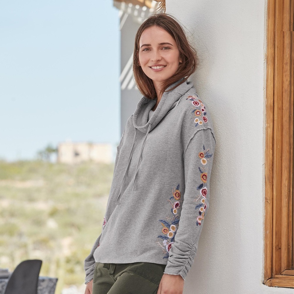 Sundance Botanic Sweatshirt Boho Floral Embroidered Gray Cowl Neck Size Medium